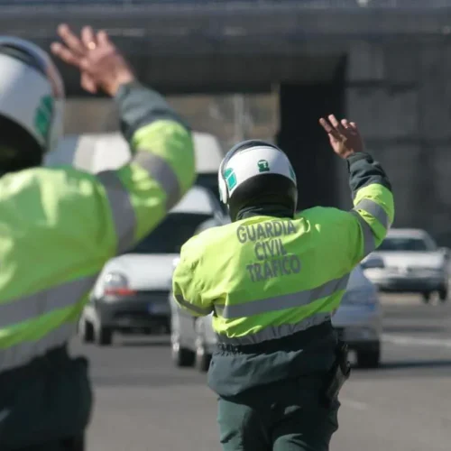 guardia civil de tráfico control carretera seguridad vial protección conductores